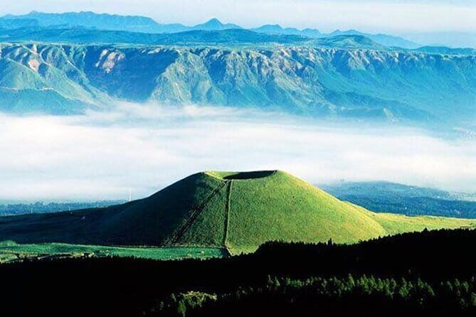 Kumamoto Castle Kusasenrigahama and Mount Aso tour from Fukuoka - A full-day Kyushu plan that moves: what this tour is really like