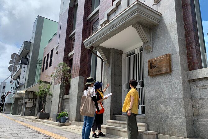 Kumamoto Castle Town Walking Tour with Local Guide - Historic storefront shopping: books, confectionery, and why timing matters