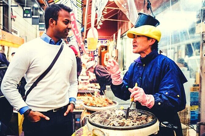 Kuromon Market Tour: All inclusive 6~8 Dishes & 3~4 samplings - Stop inside Kuromon: what the walk feels like