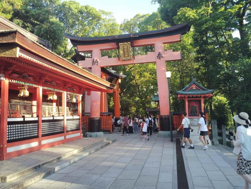 Kyoto: 1.5-Hour Guided Tour of Fushimi Inari Shrine - Why Fushimi Inari hits harder with a guide