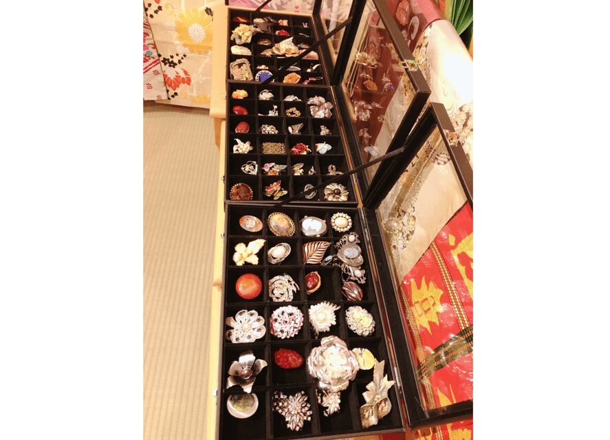 Kyoto: 1 Day Traditional Japanese Kimono Rental Experience - Choosing Your Komon: What You Can Expect from the Selection