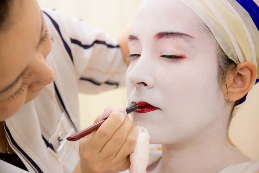 Kyoto: 2-Hour Maiko Makeover and Photo Studio Shoot - Extra options for men’s styling