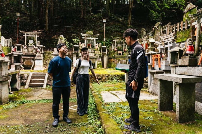 Kyoto: 3-Hour Fushimi Inari Shrine Hidden Hiking Tour - Photo Stops Without Turning the Tour Into a Photo Line