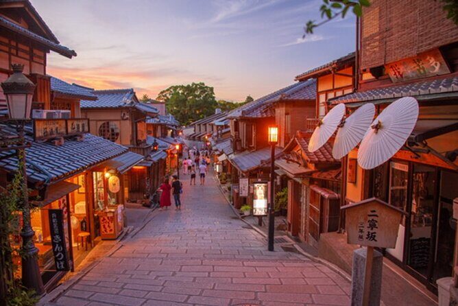 Kyoto 5-Star Geisha Night Walk: Small-Group Authentic Experience - Hanamikoji Street and the geisha lanes: what you’re really looking for