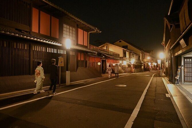 Kyoto 5-Star Geisha Night Walk: Small-Group Authentic Experience - Temple time at night: Yasui-Konpiragu, Hōkan-ji, and Yasaka Shrine