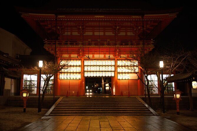 Kyoto 5-Star Geisha Night Walk: Small-Group Authentic Experience - Ninenzaka and Nene-no-Michi: lantern alleys and the included snack