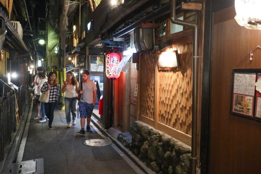 Kyoto : Bar Hopping Tour in Pontocho Alley at Night - Stop-by-stop: from Pontocho street to izakaya backstreets