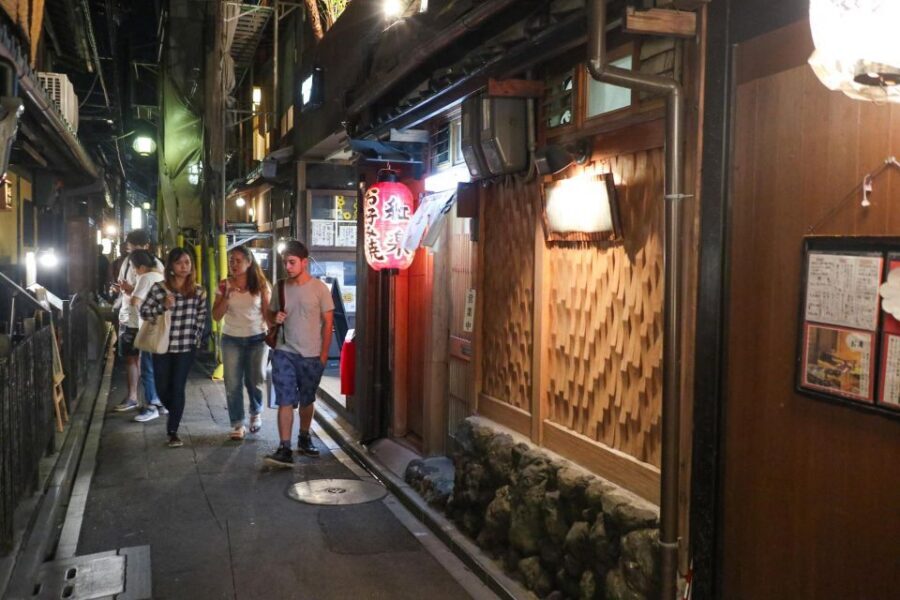 Kyoto : Bar Hopping Tour in Pontocho Alley at Night - The guide factor: what Miku, J, and Hide add to the night