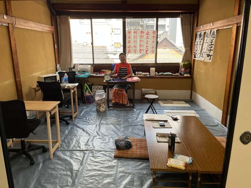 Kyoto: Calligraphy class at Buddhist temple in city center - Finding Seigan-ji: the red lantern meeting point in Shinkyogoku