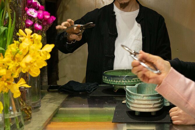 Kyoto Cultural IKEBANA Experience@SEKKA FLOWERS - Your Workshop Flow: History, Materials, Then a Finished Piece