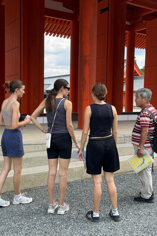 Kyoto: Discover Every Bit of Kyoto Imperial Palace - The landscaped gardens of Gyoen National Garden: calm, with guidance