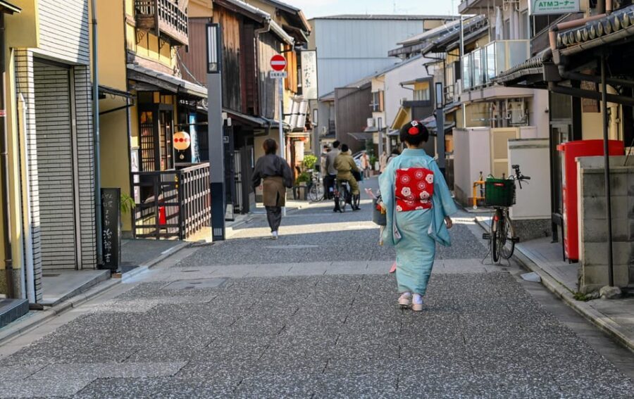 Kyoto: Early Bird E-Bike Tour with Lunch - Heian Shrine to Gion Streets: From Temple Calm to City Charm