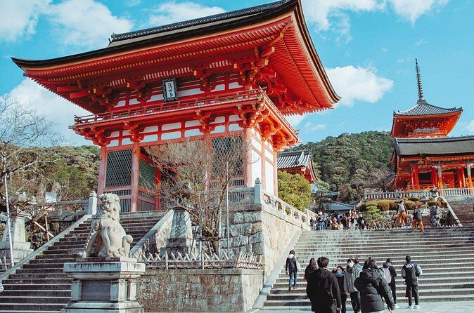 Kyoto East Early Morning Walking Tour - Yasakanoto: the five-story pagoda photo moment
