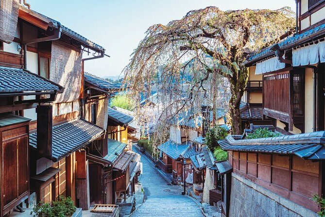 Kyoto East Early Morning Walking Tour - The Sannenzaka slope: shops, legends, and a nostalgic walk