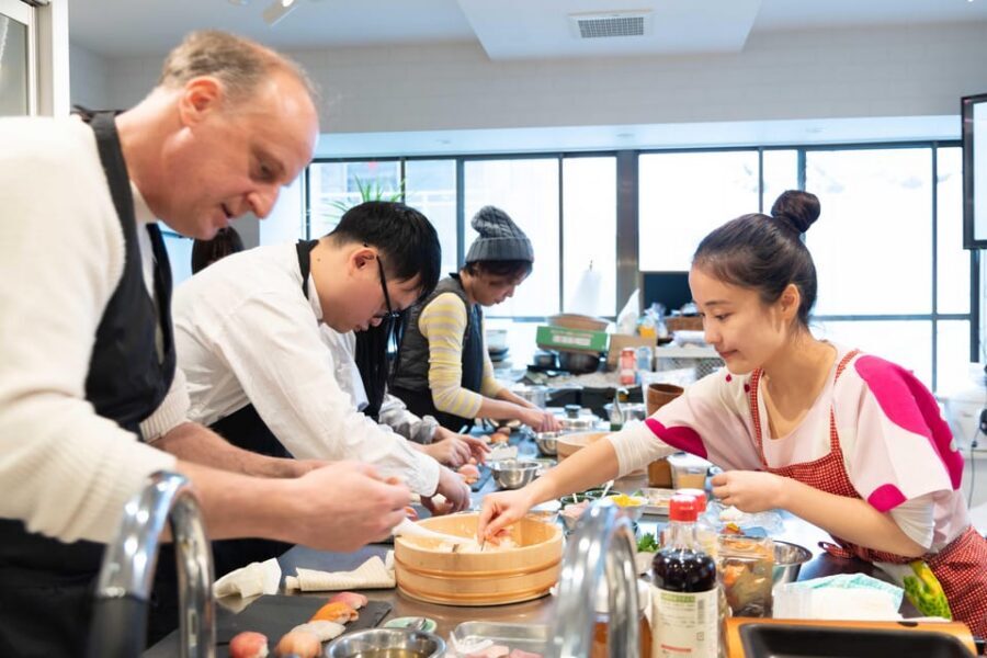 Kyoto: Enjoy Sushi & Market Tour! Best for Family & Couple! - Why this 2-hour Kyoto class feels like a smart use of time
