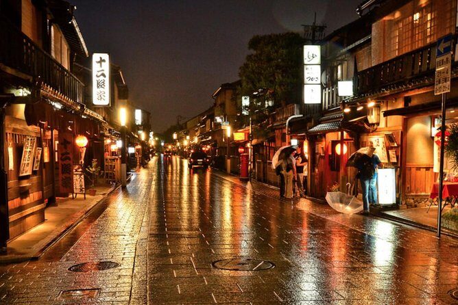 Kyoto Evening Gion Food Tour Including Kaiseki Dinner - Pontocho and kaiseki: what the 10-course dinner experience actually gives you