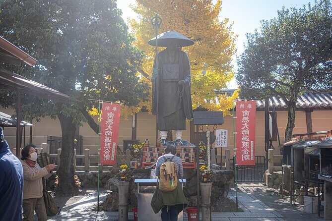 Kyoto Flea Market Cultural Exchange with English Learners - Haggling Tips That Actually Help You Shop Confidently