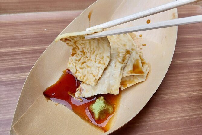 Kyoto Food Tour of 10 Tastings with Wagyu, Mochi & More Surprises - Matcha tea tasting in Kyoto: hot or cold, with a serious Kyoto stop
