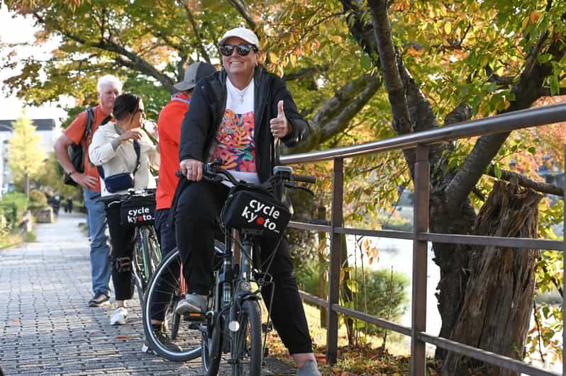 Kyoto: Full Day Bike Tour - Nishihonganji: moving from a landmark to a calmer temple mood