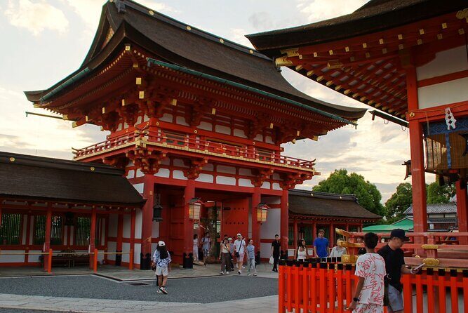 Kyoto: Fushimi Inari Shrine Walking Tour - Meeting at Daily Yamazaki: Getting started smoothly in Fushimi