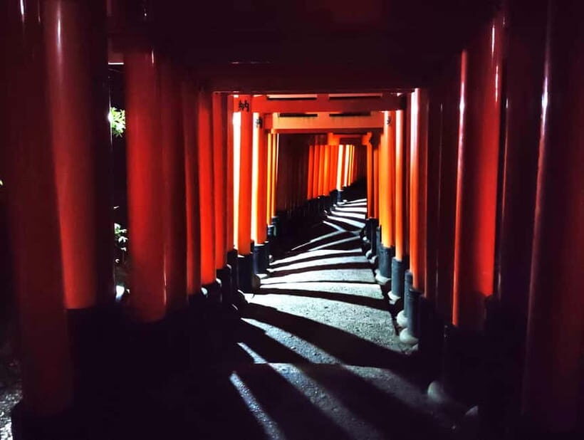 Kyoto: Fushimi Inari Taisha Night Tour with Guide - Why Fushimi Inari Taisha feels different after dark