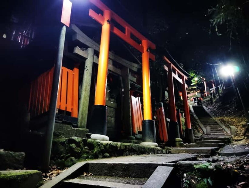 Kyoto: Fushimi Inari Taisha Night Tour with Guide - The guide makes it: enthusiasm, patience, and good conversation