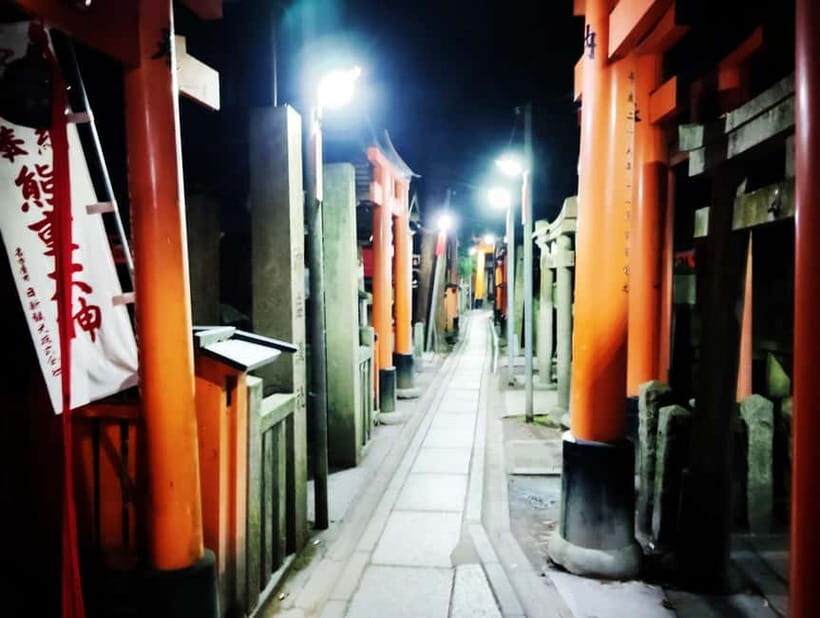 Kyoto: Fushimi Inari Taisha Night Tour with Guide - Photography rules and flashlight tips for a calmer shrine visit