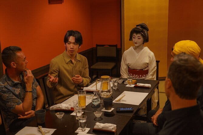 Kyoto: Geisha Dinner & Gion Cultural Walk - Kaiseki dinner with unlimited sake: how the meal turns into part of the show