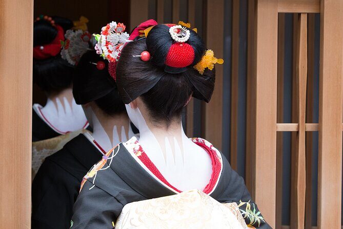 Kyoto Geisha District Walking Tour in Gion - Hanamikoji Street: the famous stretch where tradition becomes obvious