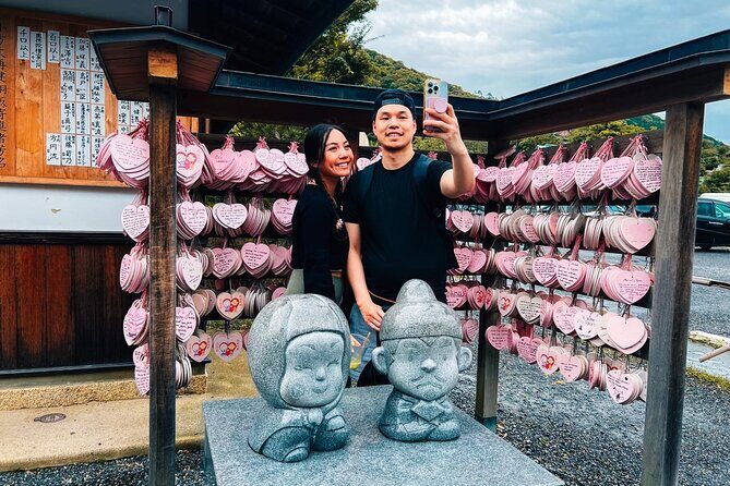 Kyoto: Gion and Geisha District Walking Tour - Stop 2: Maruyama Park gives you a needed pause