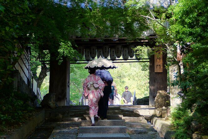 Kyoto: Gion and Geisha District Walking Tour - Stop 4: Sannenzaka and Ninenzaka feel like old Kyoto on foot