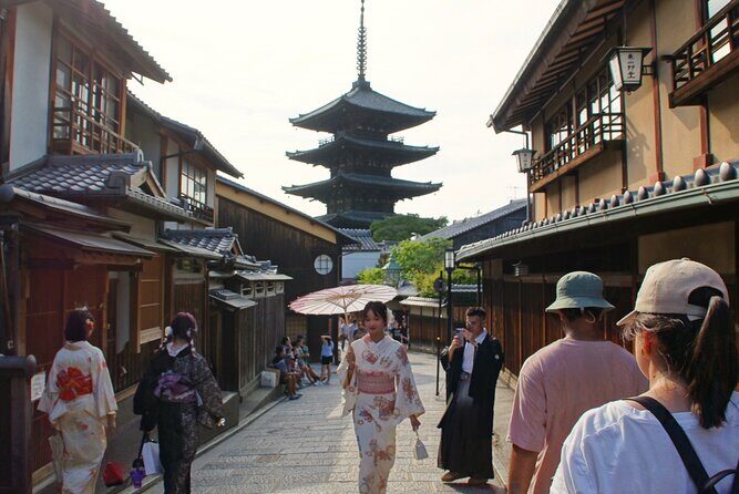 Kyoto: Gion and Geisha District Walking Tour - Stop 5: Yasui-Konpiragu and the Power Stone ritual