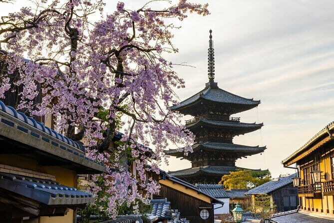 Kyoto Gion Early Morning Walking Tour - The route: a focused walk from Gion’s river to Yasaka’s gates
