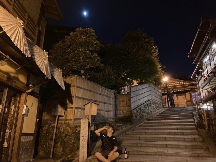 Kyoto: Gion Evening Walk with Hidden Gems, Geisha & Sake - Why Gion Looks Different After Dark (and Why This Tour Works)