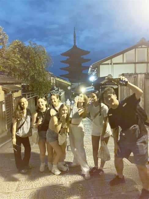 Kyoto: Gion Evening Walk with Hidden Gems, Geisha & Sake - The Group Size and Guide Style That Make It Feel Personal