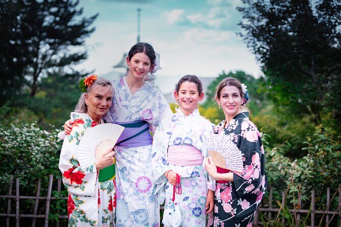 Kyoto Gion, Fushimi Inari, Arashiyama private Photoshoot - Stop 2: Hokan-ji Temple and Yasaka Pagoda shots