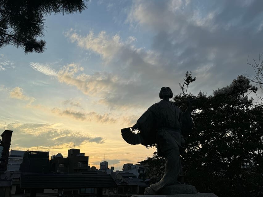 Kyoto: Gion & Geisha district evening tour - Key highlights you’ll notice right away