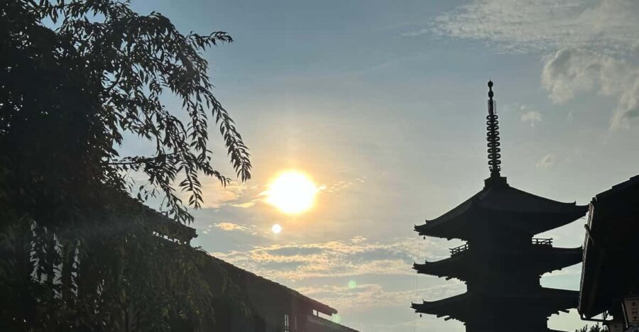 Kyoto: Gion & Geisha district evening tour - Why an evening geisha walk feels more real