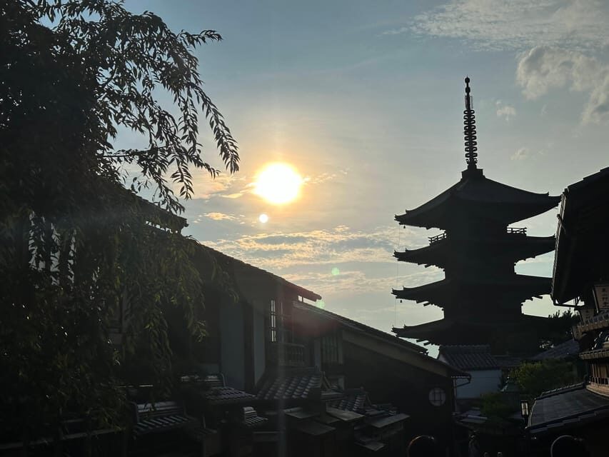 Kyoto: Gion & Geisha district evening tour - Miyagawasuji and Miyagawacho: the quieter side of the same world