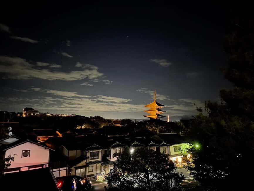 Kyoto: Gion & Geisha District Night Time Walking Tour - Why Gion at night feels like a different Kyoto