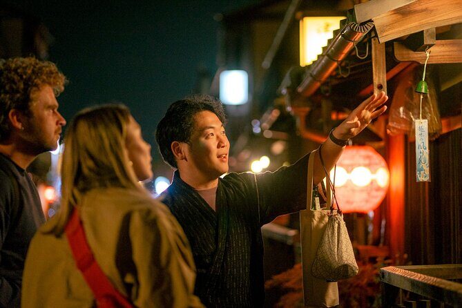 Kyoto: Gion Geisha District & Sake-in-Hand Walking Tour - Walking the Route: Gion Backstreets to Higashiyama Slopes