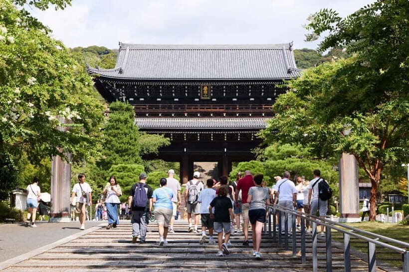 Kyoto: Gion Geisha District Walking Tour and Hidden Gems - Gion Tatsumi Bridge: Getting Oriented in the District
