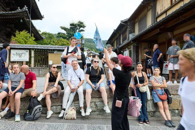 Kyoto: Gion Geisha District Walking Tour and Hidden Gems - Chion-in: A Temple Stop That Changes the Mood