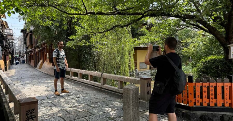 Kyoto: Gion Geisha District & Yasaka Shrine Walking Tour - Yasaka Shrine: the spiritual heart that gives the whole district meaning
