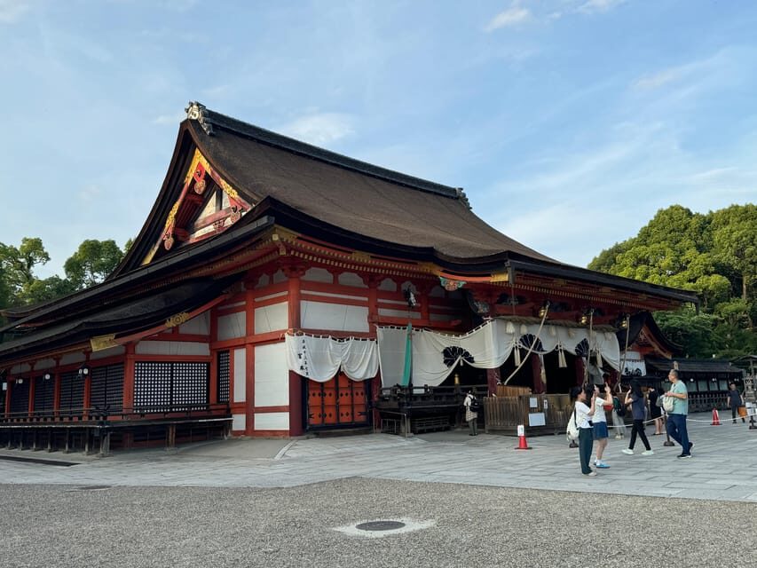 Kyoto: Gion Geisha District & Yasaka Shrine Walking Tour - Daytime choice: why this tour works better earlier in the day