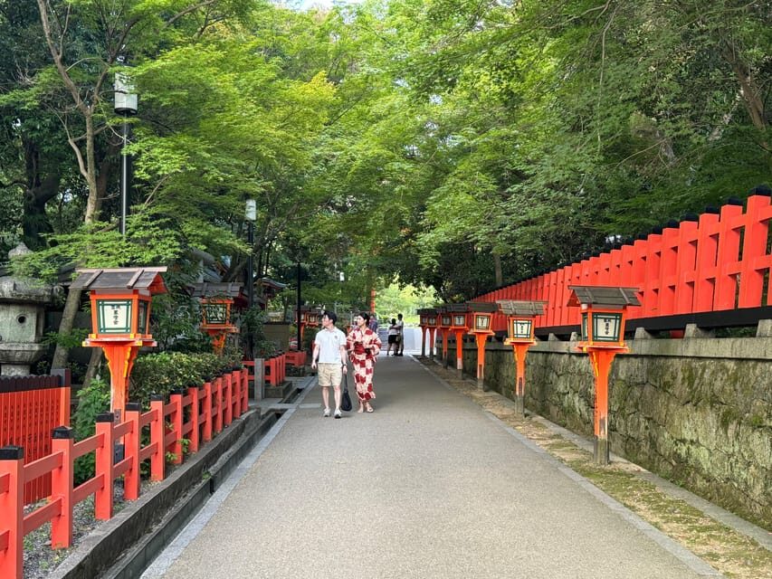 Kyoto: Gion Geisha District & Yasaka Shrine Walking Tour - Hanamikoji Street: the stone-paved spine of traditional Gion