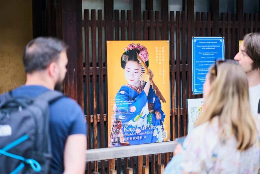 Kyoto: Gion Hidden Gems & Geisha Culture Tour - Edo-period townhouses: how old Kyoto stays readable