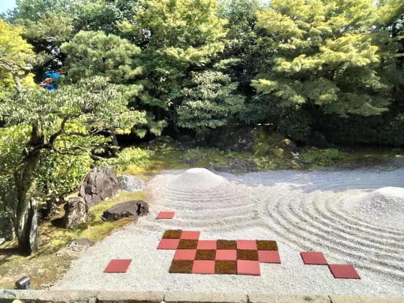 Kyoto: Gion Highlights & Hidden Treasures Guided Tour - Gion Shirakawa Street and Hanamikoji: where the district feels authentic