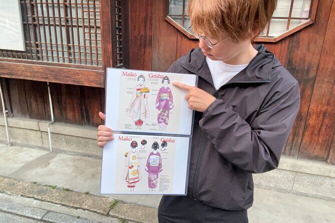 Kyoto: Gion Magical Night Walking Tour - Stop 1: Gionmachi Minamigawa and How to Greet a Maiko or Geiko