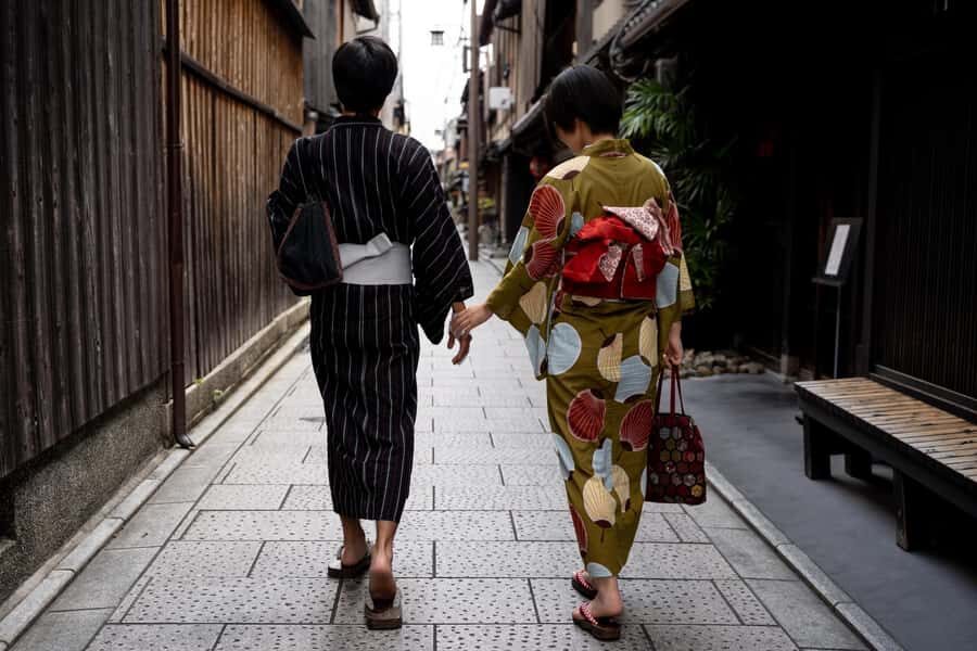Kyoto: Gion Morning/Night Walking Tour - Stories and Local Culture With Kimu: Turning Streets Into Meaning